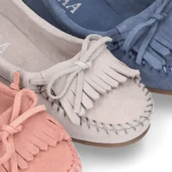 Mocasín lazos niña tipo indio en piel serraje.