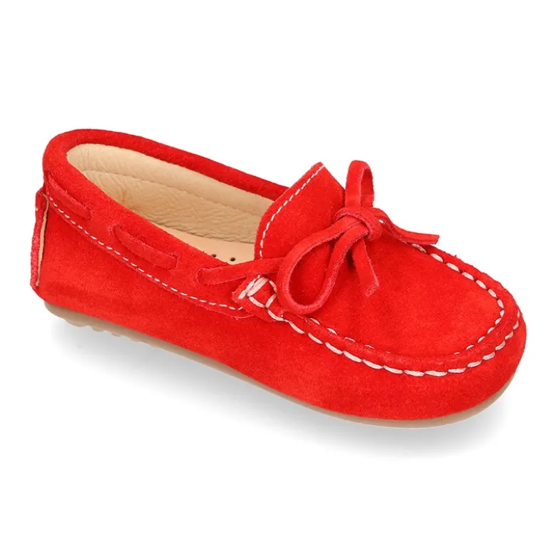 Mocasín lazos peques piso conductor en piel serraje.