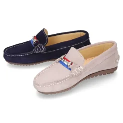 Mocasín mayores con bandera y estribo en piel serraje.