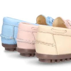 Mocasín mayores con lazos en piel EXTRA SUAVE en colores pasteles.