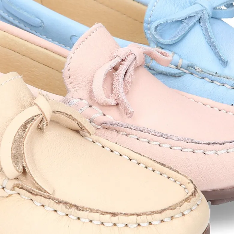 Mocasín mayores con lazos en piel EXTRA SUAVE en colores pasteles.