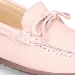 Mocasín mayores con lazos en piel EXTRA SUAVE en colores pasteles.