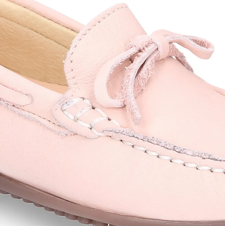 Mocasín mayores con lazos en piel EXTRA SUAVE en colores pasteles.