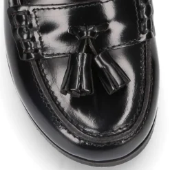 Mocasín NIÑA colegial con borlas en piel Antik.