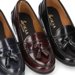 Mocasín NIÑA colegial con borlas en piel Antik.