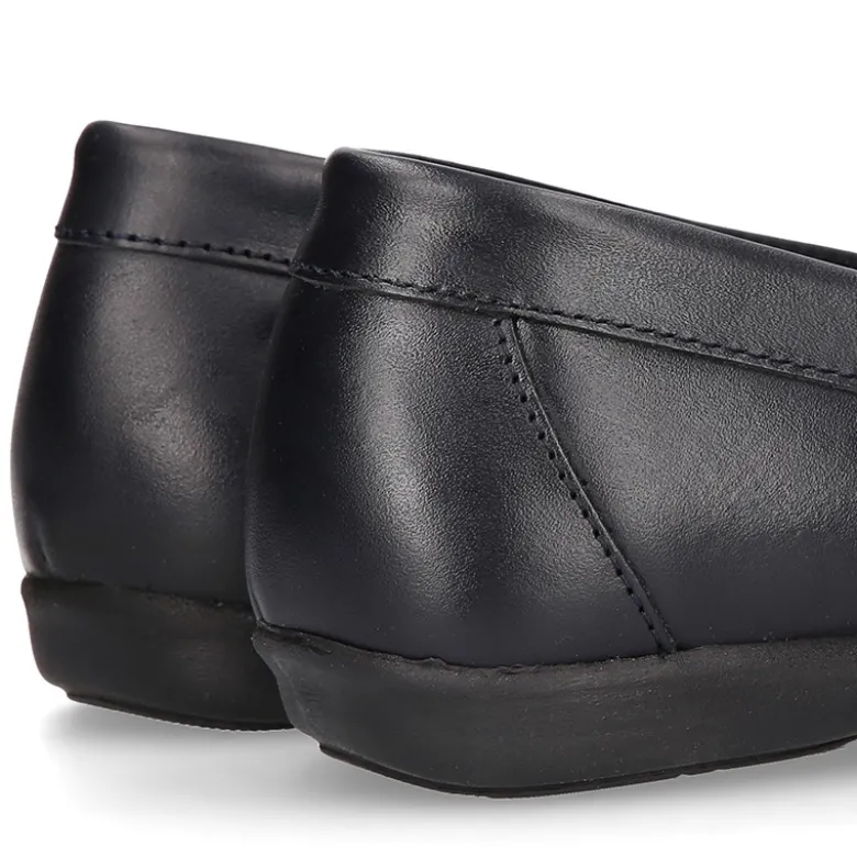 Mocasín NIÑA colegial en piel Boxcalf y suela de goma.