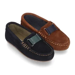 Mocasín Niño aplique CINTA contraste en piel serraje.