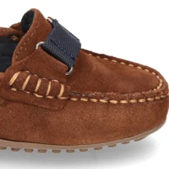 Mocasín Niño aplique CINTA contraste en piel serraje.