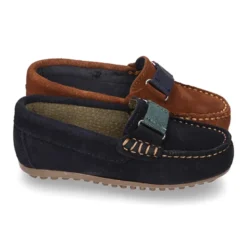 Mocasín Niño aplique CINTA contraste en piel serraje.