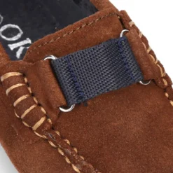 Mocasín Niño aplique CINTA contraste en piel serraje.