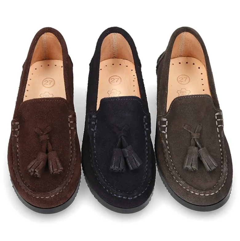 Mocasín niño borlas suela gruesa en piel serraje.