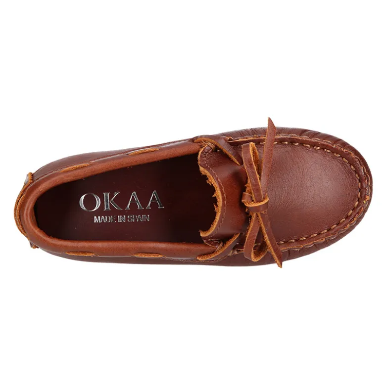 Mocasín niño clásico con diseño con lazos en piel cuero.