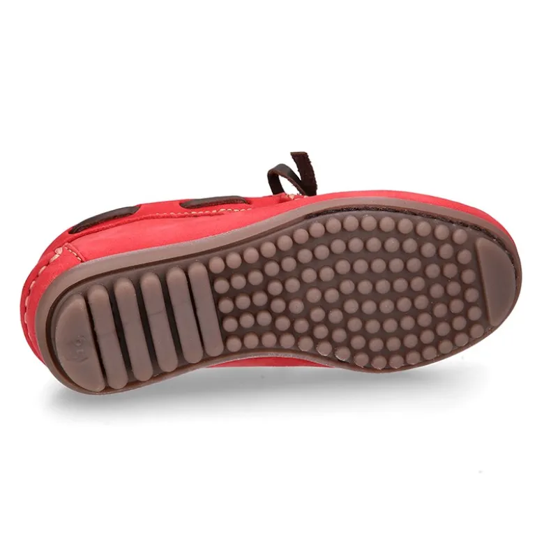 Mocasín niño con lazos a contraste en piel Nobuck Suave.