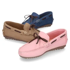 Mocasín niño con lazos a contraste en piel Nobuck.