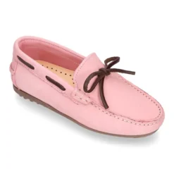 Mocasín niño con lazos a contraste en piel Nobuck.