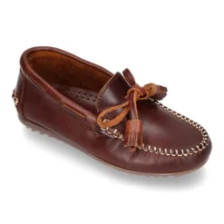 Mocasín niños lazos y BORLAS en piel trabajada en color cuero.