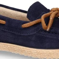 Mocasín niño tipo Alpargata con lazos en piel serraje.