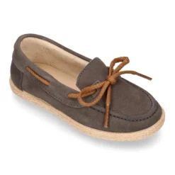 Mocasín niño tipo Alpargata con lazos en piel serraje.