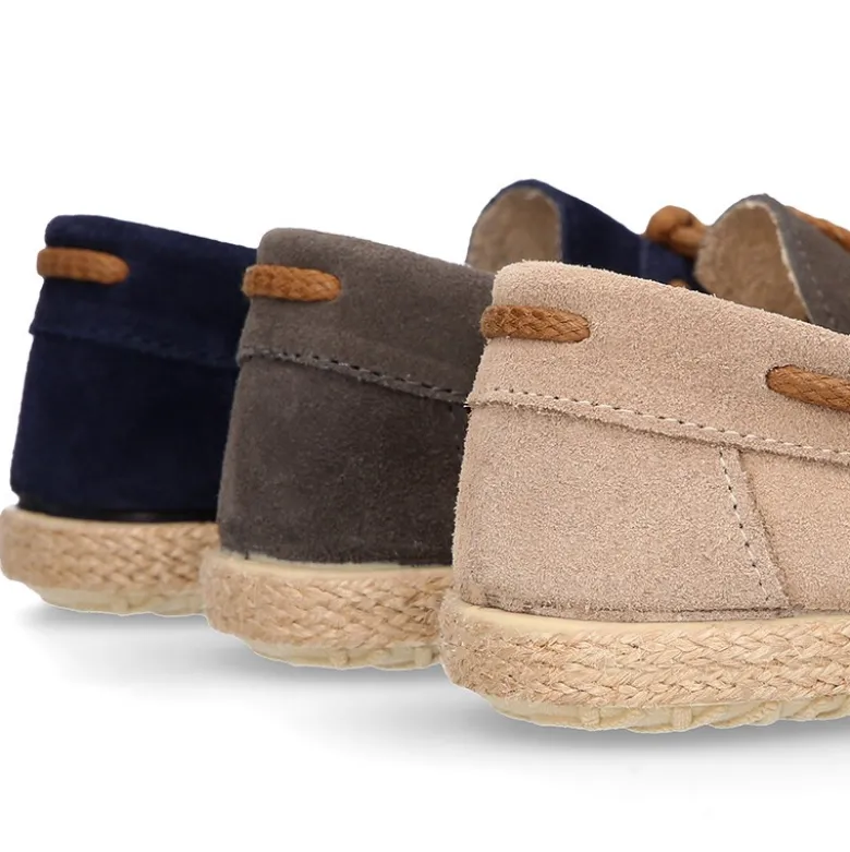 Mocasín niño tipo Alpargata con lazos en piel serraje.
