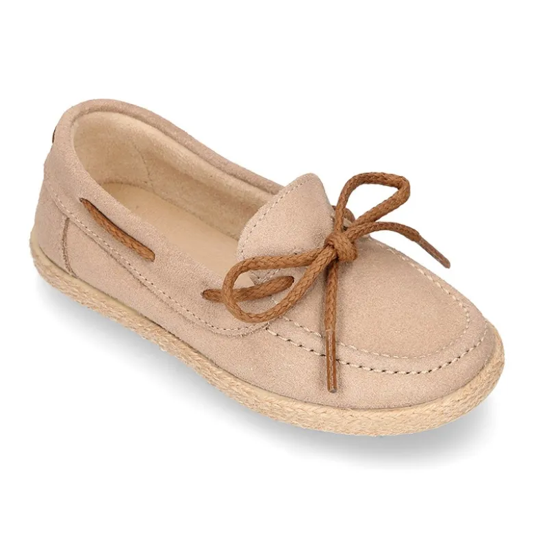 Mocasín niño tipo Alpargata con lazos en piel serraje.