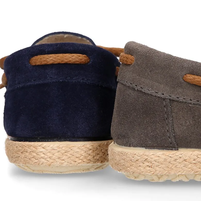 Mocasín niño tipo Alpargata con lazos en piel serraje.