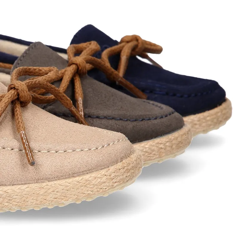 Mocasín niño tipo Alpargata con lazos en piel serraje.