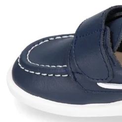 Mocasín niño tipo NÁUTICO sin cordones en piel napa lavable.