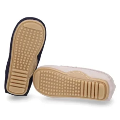 Mocasín peques con bandera y estribo en piel serraje.
