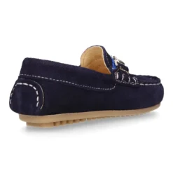 Mocasín peques con bandera y estribo en piel serraje.