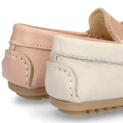 Mocasín peques con borlas en piel EXTRA SUAVE en colores pasteles.
