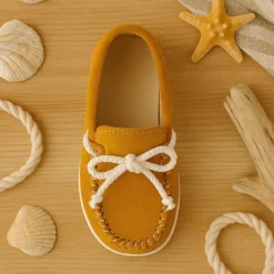 Mocasín tipo NÁUTICO en piel serraje.