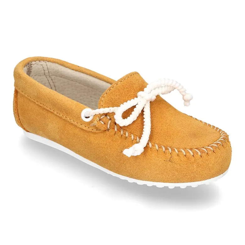 Mocasín tipo NÁUTICO en piel serraje.