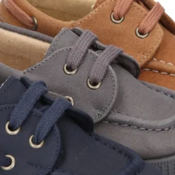 Naútico Niños con cordones en Serratex encerado.