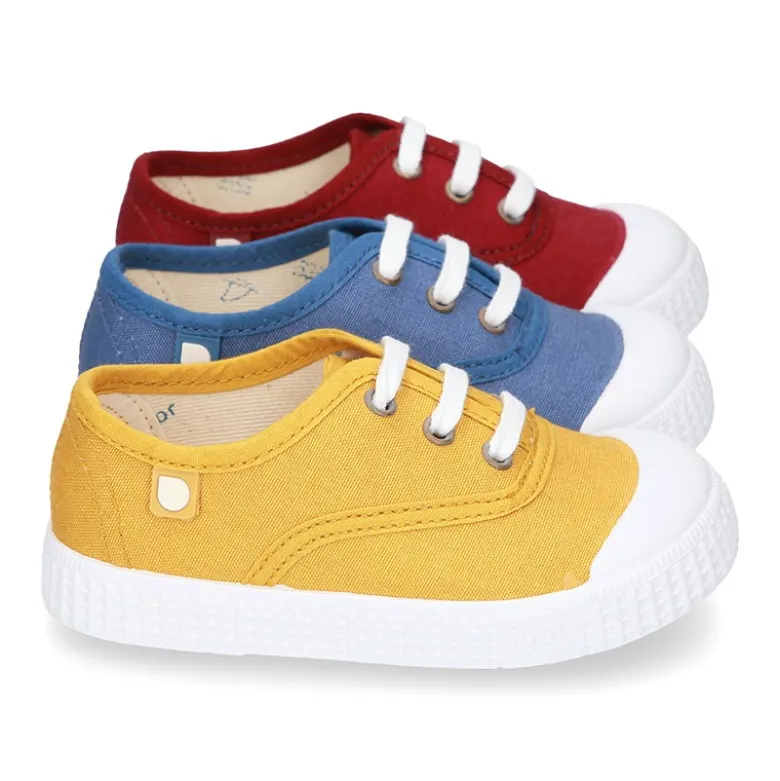 Nueva Bamba de lona con puntera y cordones.