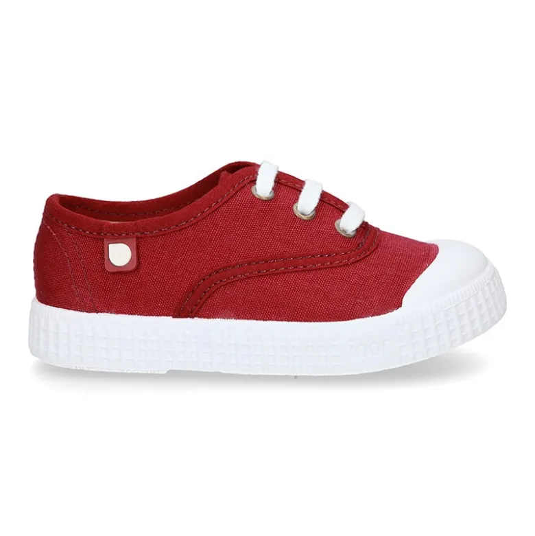 Nueva Bamba de lona con puntera y cordones.