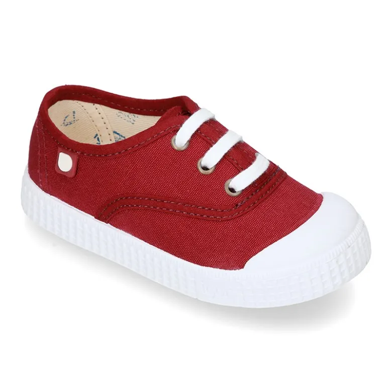 Nueva Bamba de lona con puntera y cordones.