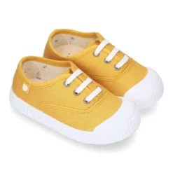 Nueva Bamba de lona con puntera y cordones.