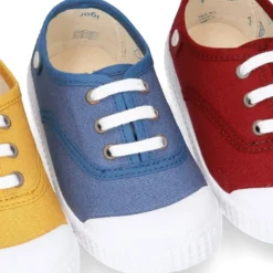 Nueva Bamba de lona con puntera y cordones.