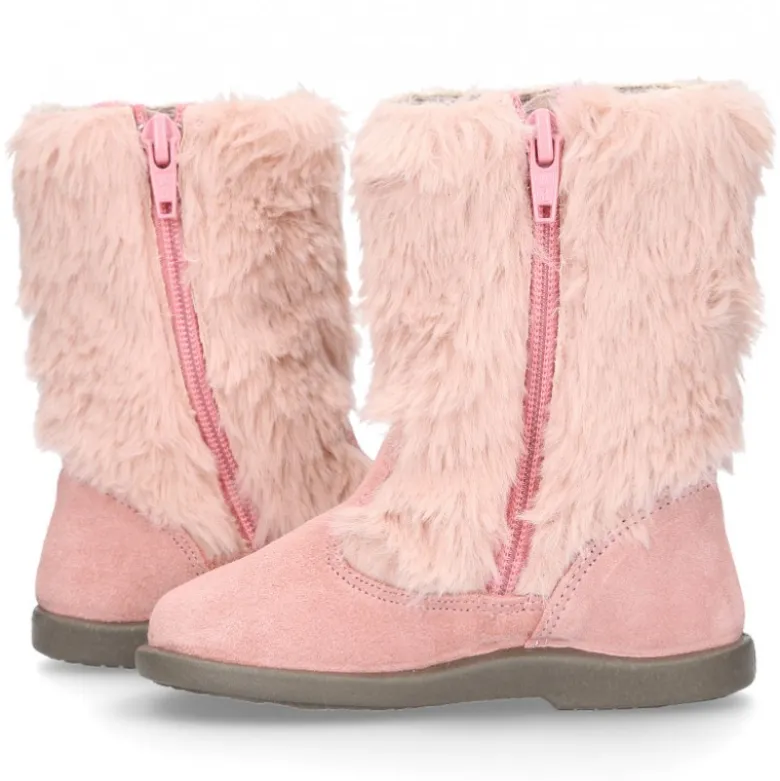 Nueva Bota en piel serraje rosa con apliques de PELO.