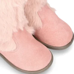 Nueva Bota en piel serraje rosa con apliques de PELO.