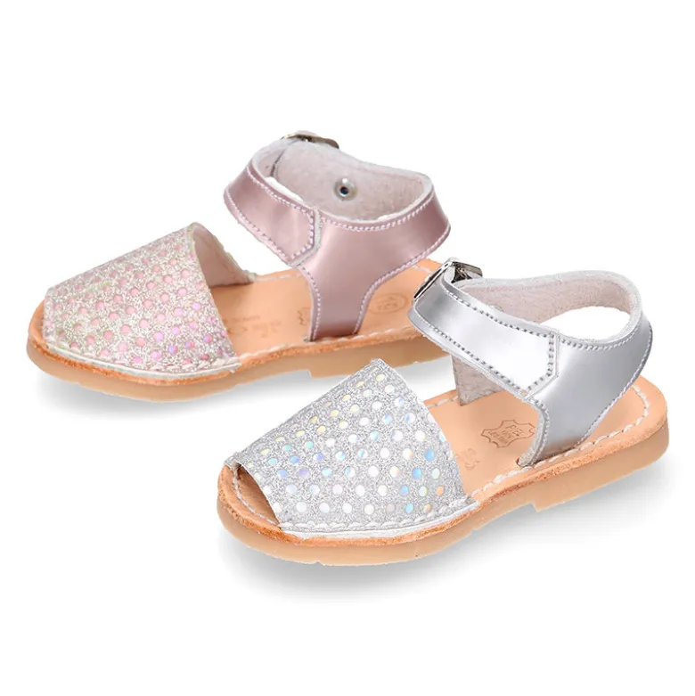 Nueva Menorquina hebilla en piel satinada con brillos y suela flexible.