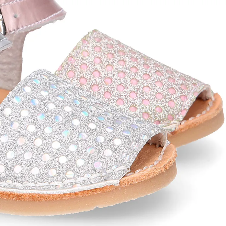 Nueva Menorquina hebilla en piel satinada con brillos y suela flexible.