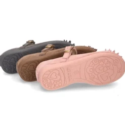 Nueva Mercedita con pompon FLOR en piel serraje.