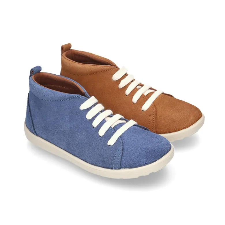 Nueva Zapatilla Casual tipo botita con cordones en piel serraje.