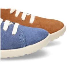 Nueva Zapatilla Casual tipo botita con cordones en piel serraje.
