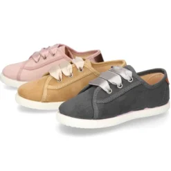Nueva zapatilla MODA en lona serratex con lazos y picados.