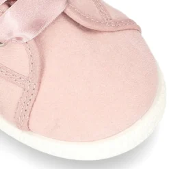 Nueva zapatilla MODA en lona serratex con lazos y picados.