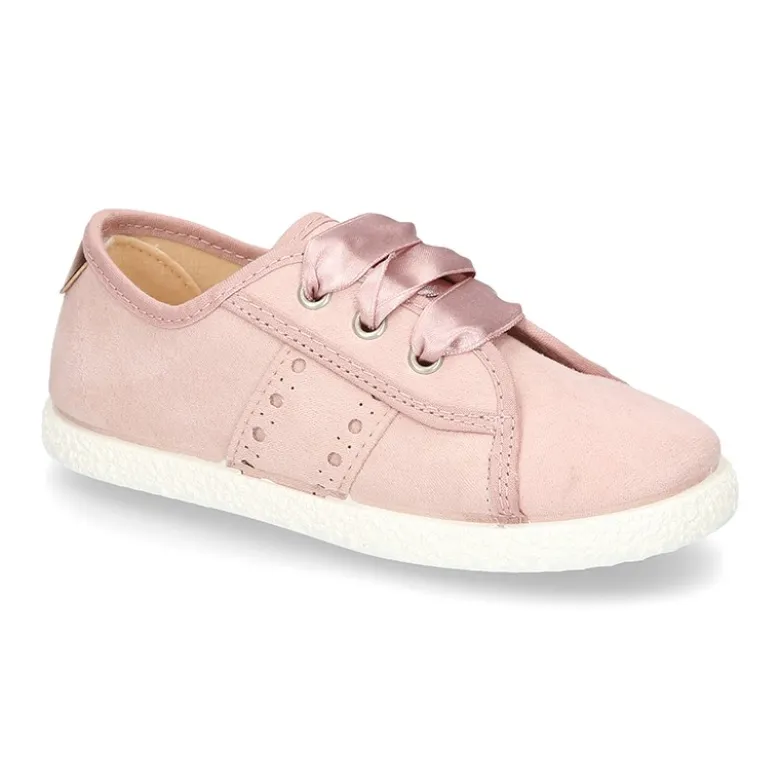 Nueva zapatilla MODA en lona serratex con lazos y picados.