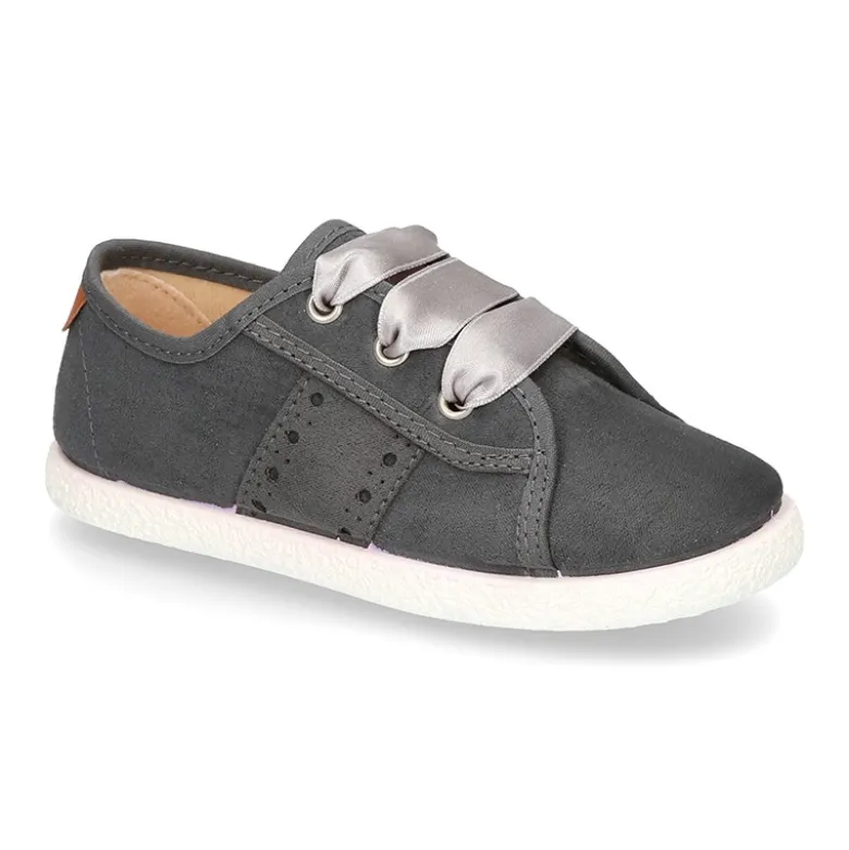 Nueva zapatilla MODA en lona serratex con lazos y picados.