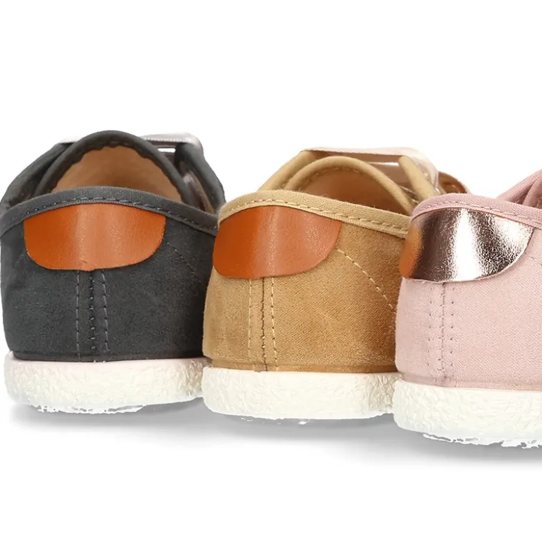 Nueva zapatilla MODA en lona serratex con lazos y picados.